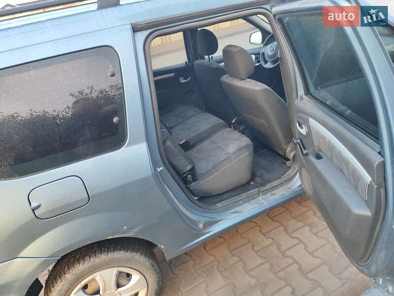 Седан Dacia Logan 2010 в Львові