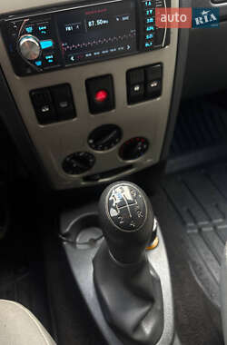 Седан Dacia Logan 2009 в 