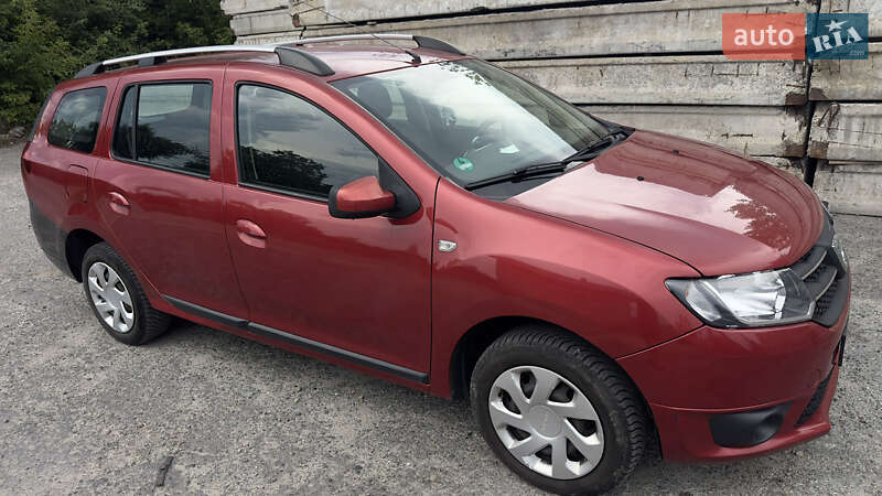 Седан Dacia Logan 2015 в Жовкві