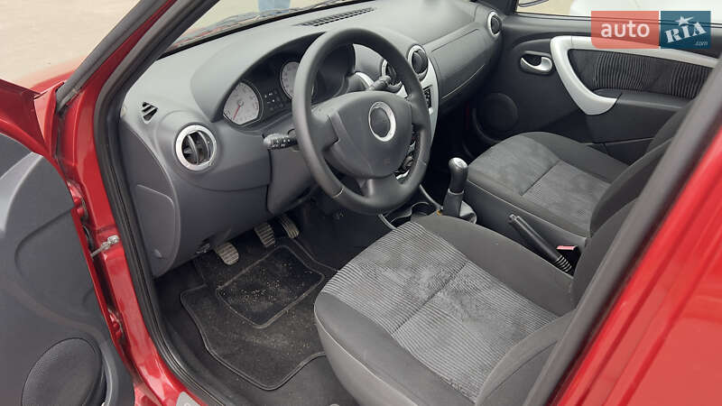 Седан Dacia Logan 2009 в Києві