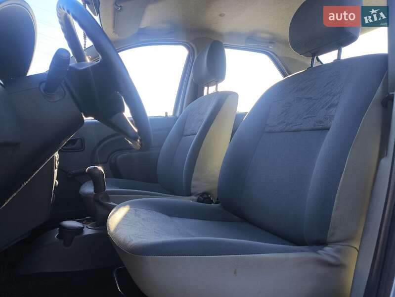 Седан Dacia Logan 2006 в Киеве