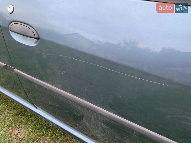 Седан Dacia Logan 2006 в Києві