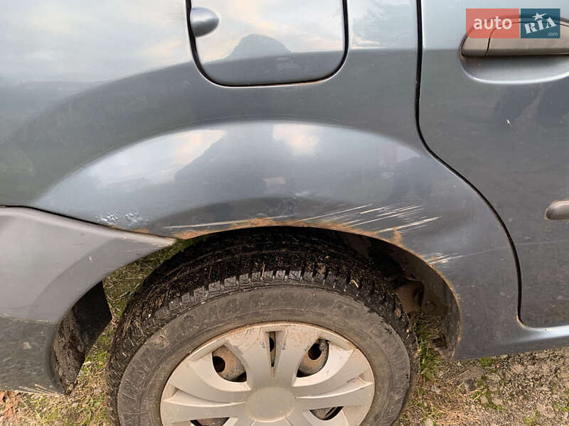 Седан Dacia Logan 2006 в Києві