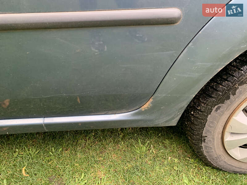 Седан Dacia Logan 2006 в Києві