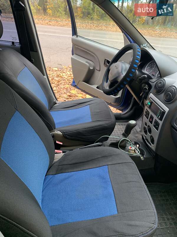 Седан Dacia Logan 2006 в Умані