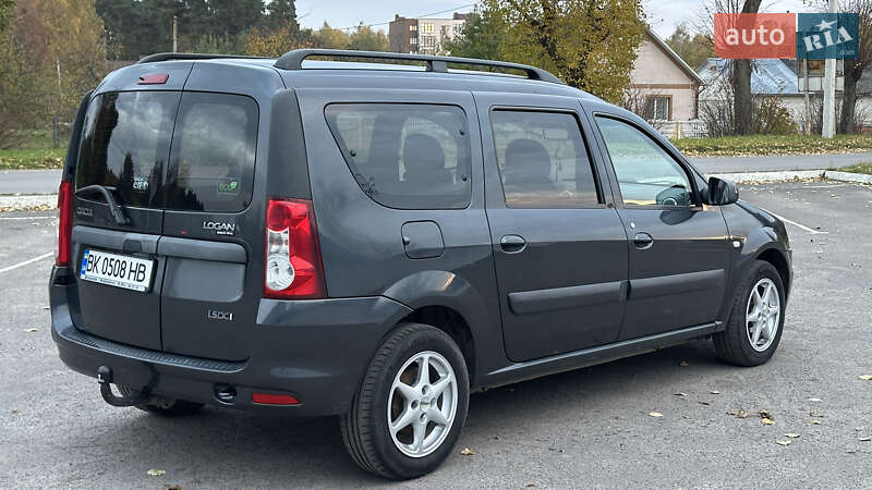 Седан Dacia Logan 2011 в Радивиліві