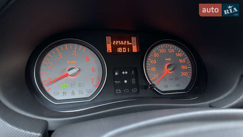 Седан Dacia Logan 2011 в Радивиліві