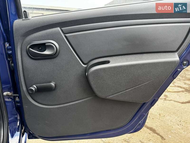 Седан Dacia Logan 2009 в Луцке