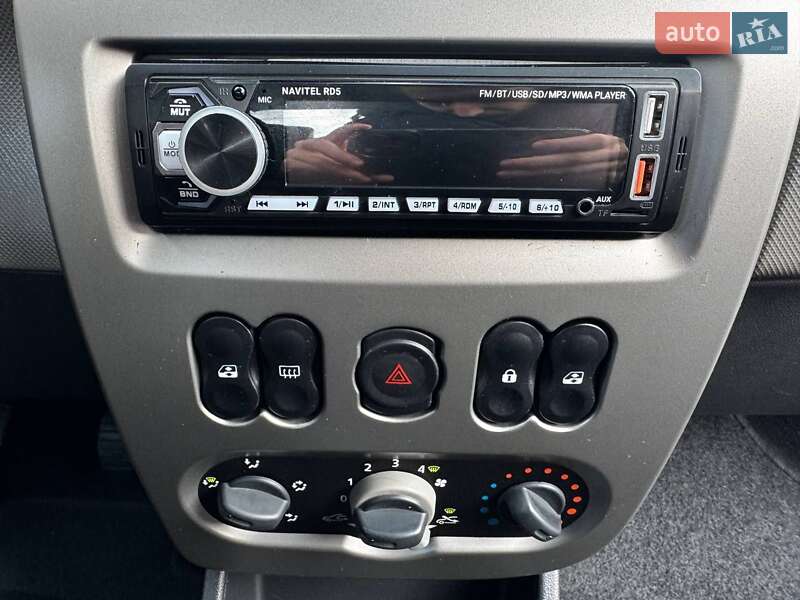 Седан Dacia Logan 2009 в Луцке