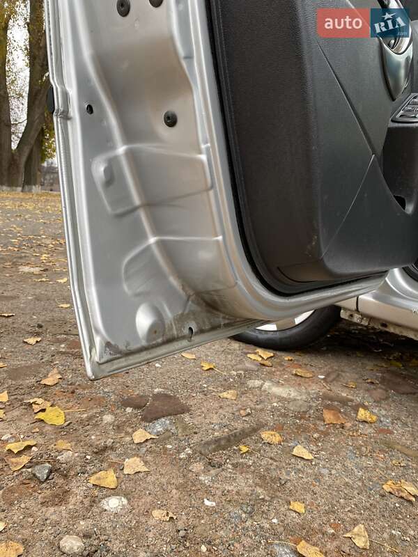 Седан Dacia Logan 2006 в Козельце