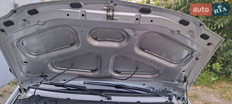 Седан Dacia Logan 2006 в Львові