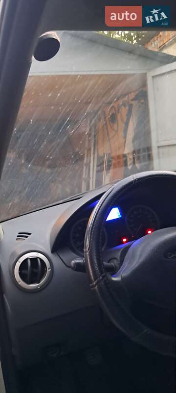 Седан Dacia Logan 2006 в Львові