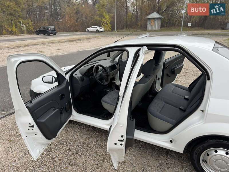 Седан Dacia Logan 2005 в Дніпрі