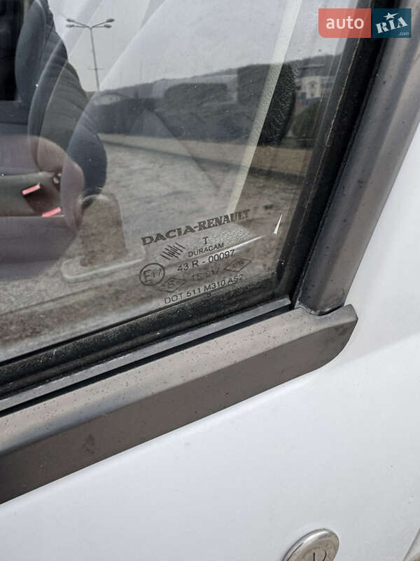 Седан Dacia Logan 2005 в Дніпрі