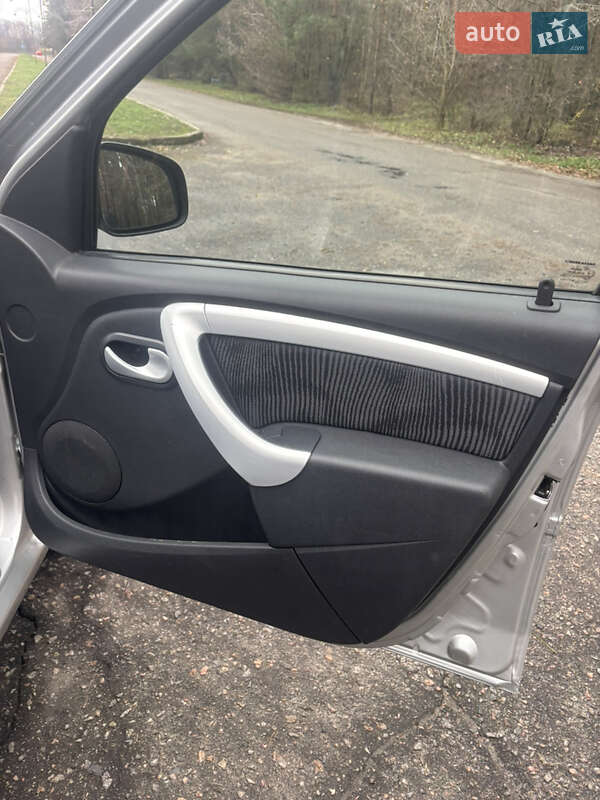 Седан Dacia Logan 2009 в Полтаві фото 27 Седан Dacia Logan 2009 в Полтаві