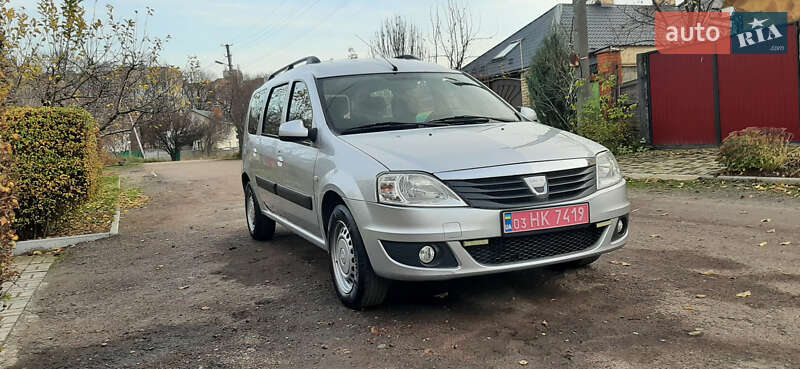 Седан Dacia Logan 2010 в Чернигове