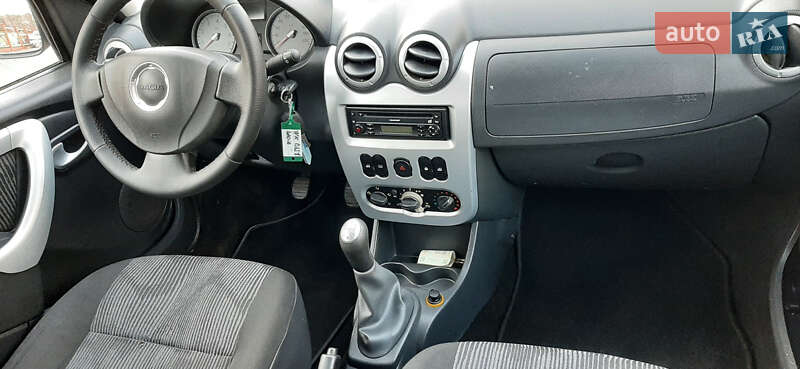 Седан Dacia Logan 2010 в Чернигове