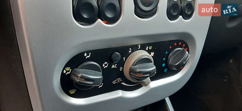 Седан Dacia Logan 2010 в Чернигове