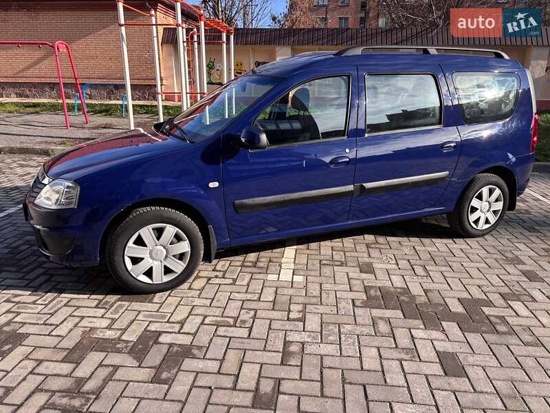 Седан Dacia Logan 2009 в Ромнах