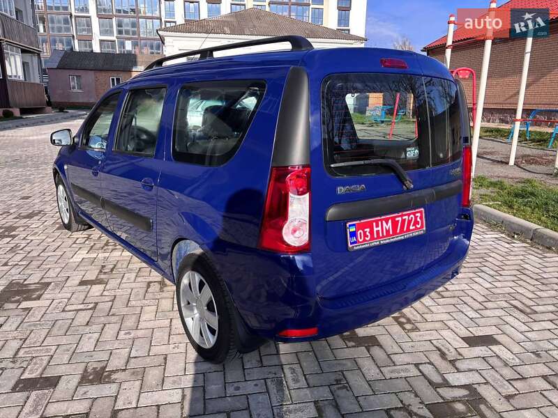 Седан Dacia Logan 2009 в Ромнах