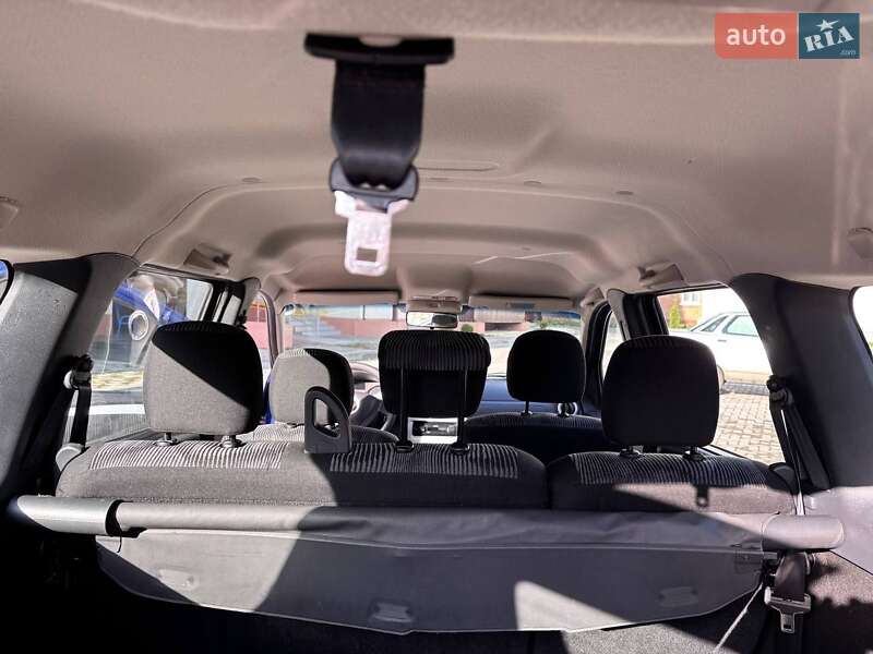 Седан Dacia Logan 2009 в Ромнах