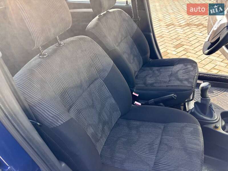 Седан Dacia Logan 2009 в Ромнах