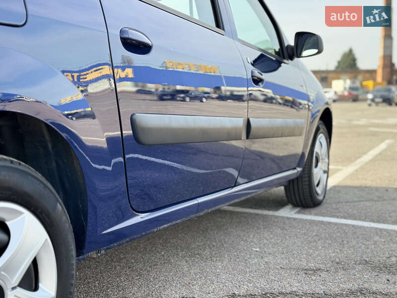 Седан Dacia Logan 2009 в Киеве