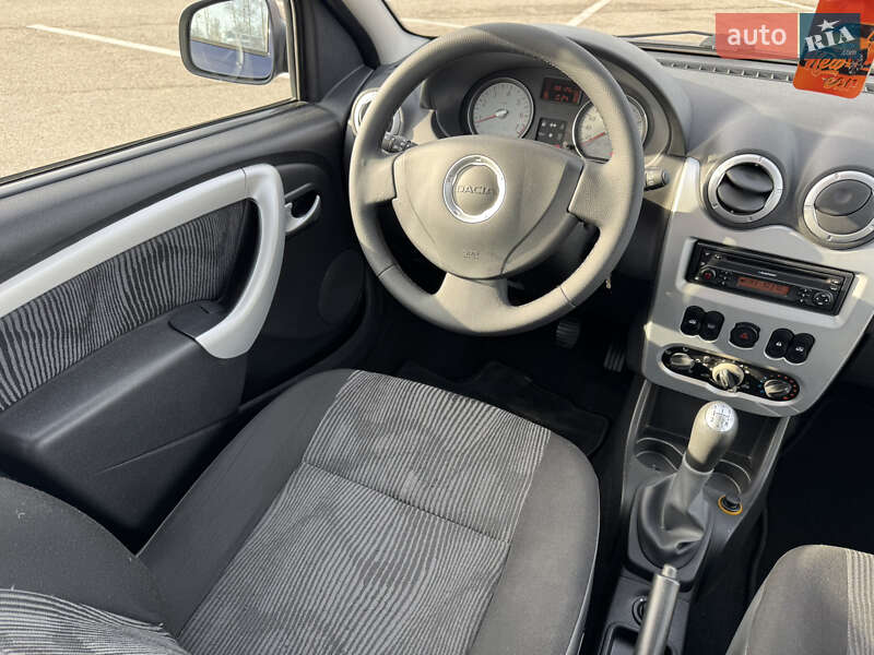 Седан Dacia Logan 2009 в Киеве
