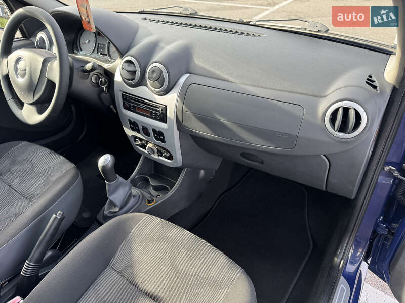 Седан Dacia Logan 2009 в Киеве