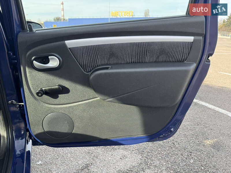 Седан Dacia Logan 2009 в Киеве