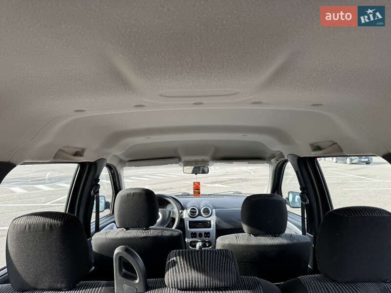 Седан Dacia Logan 2009 в Киеве