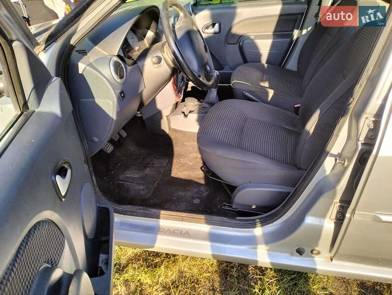 Седан Dacia Logan 2007 в Нежине