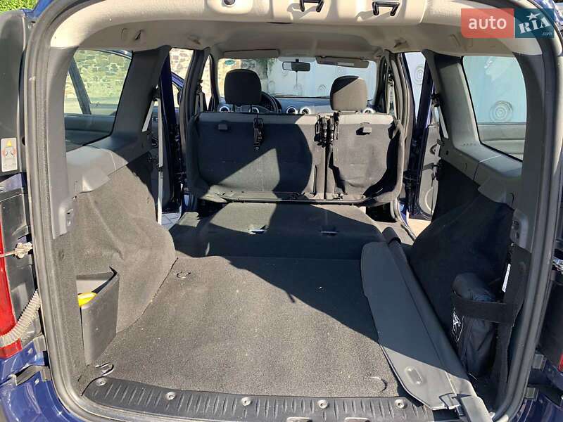 Седан Dacia Logan 2011 в Могилев-Подольске