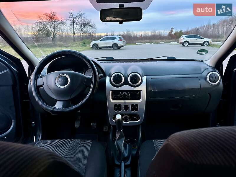 Седан Dacia Logan 2009 в Теплике