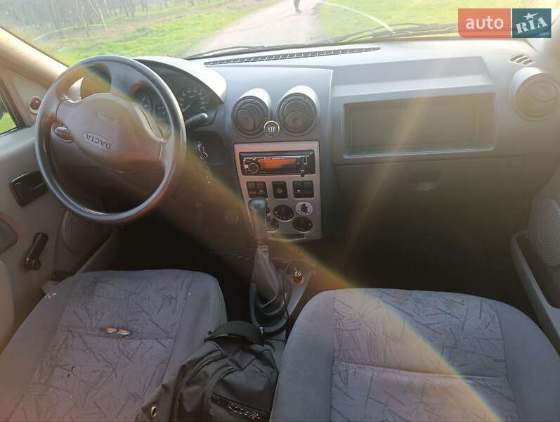 Седан Dacia Logan 2005 в Кропивницькому