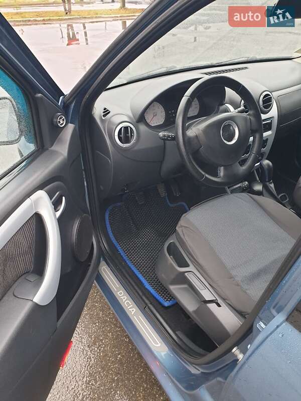 Седан Dacia Logan 2008 в Бучі