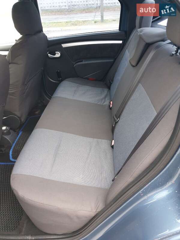 Седан Dacia Logan 2008 в Бучі