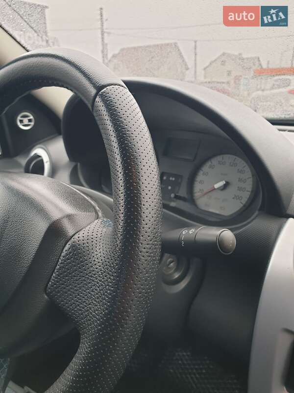 Седан Dacia Logan 2008 в Бучі