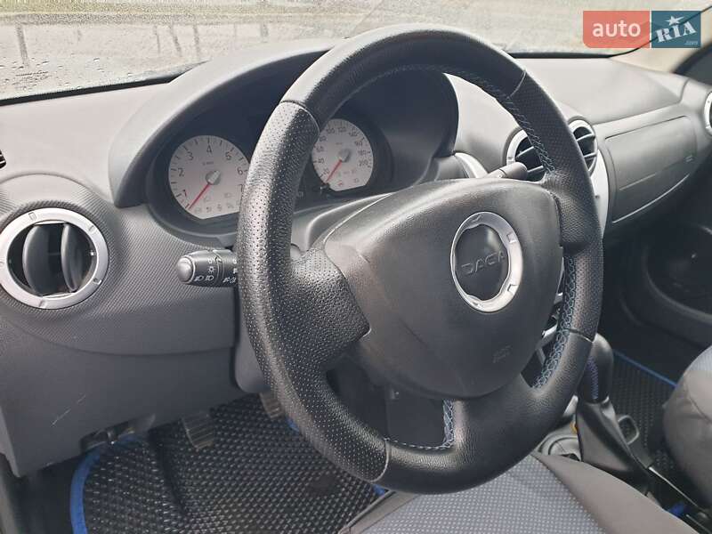 Седан Dacia Logan 2008 в Бучі