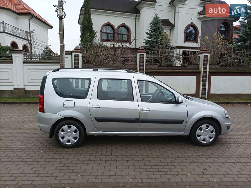 Седан Dacia Logan 2012 в Ровно
