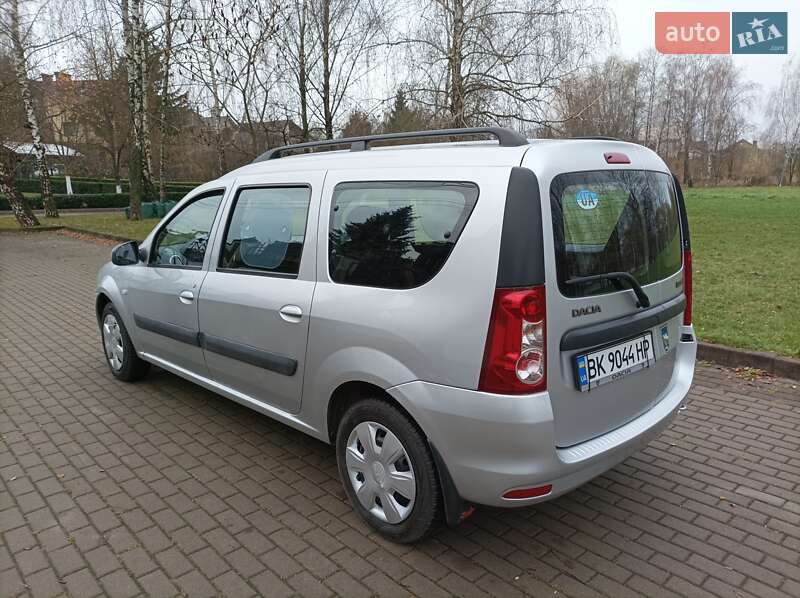 Седан Dacia Logan 2012 в Ровно