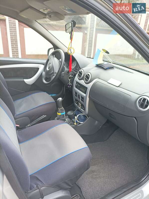 Седан Dacia Logan 2012 в Ровно