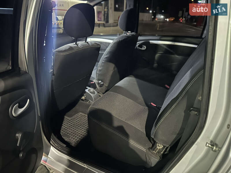 Седан Dacia Logan 2009 в Днепре