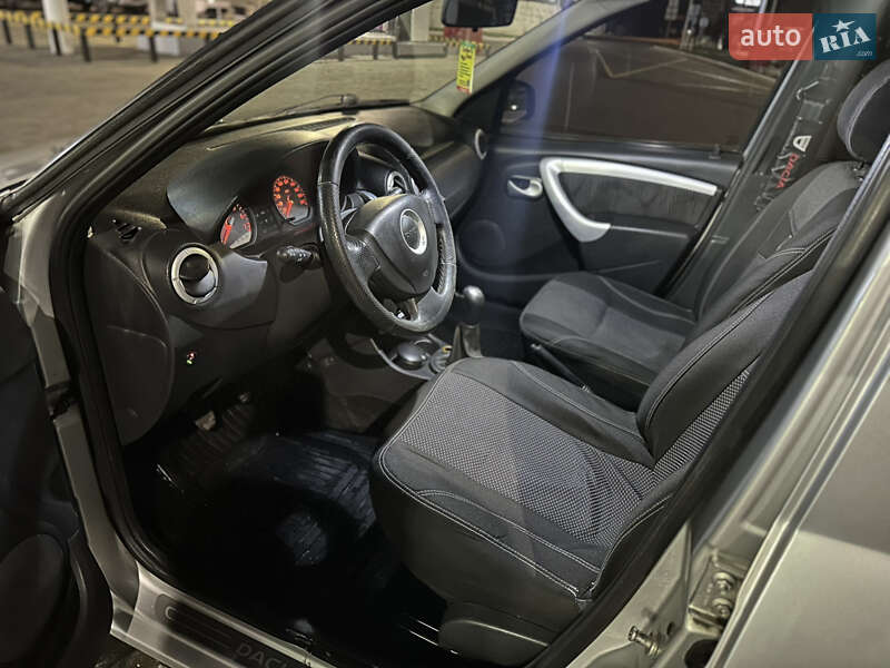 Седан Dacia Logan 2009 в Днепре