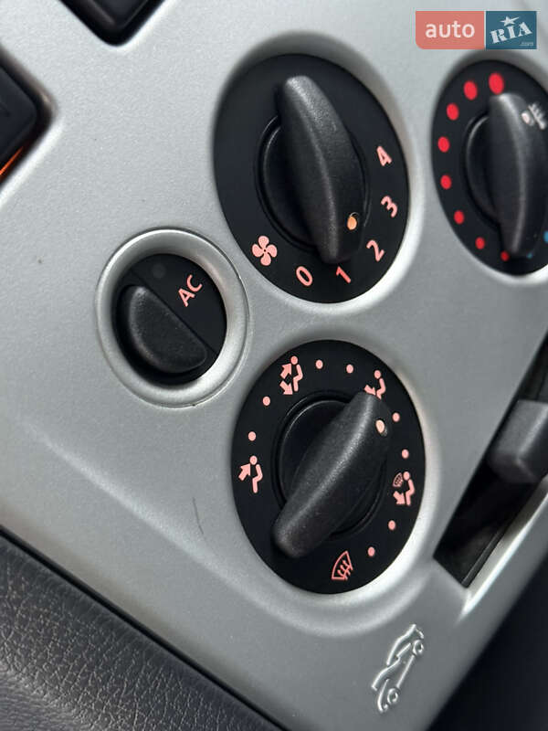 Седан Dacia Logan 2007 в Самборі фото 50 Седан Dacia Logan 2007 в Самборі