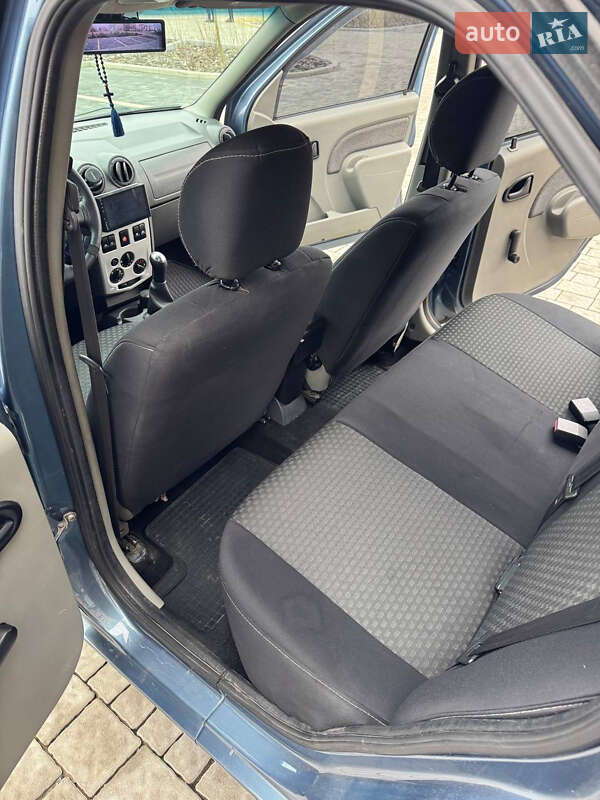 Седан Dacia Logan 2009 в Тернополе