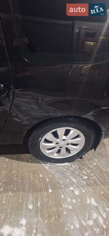 Седан Dacia Logan 2012 в Ужгороді