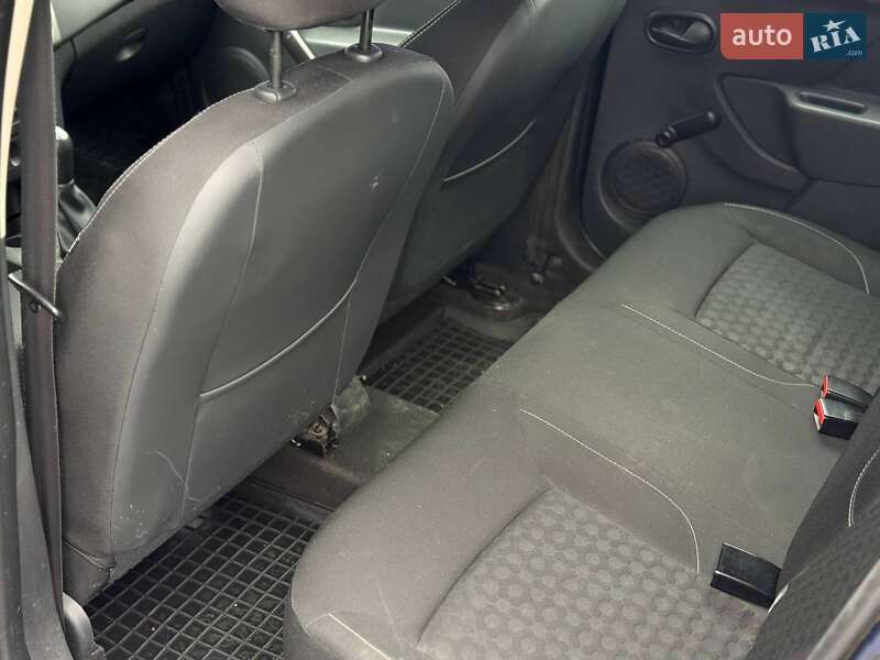 Седан Dacia Logan 2014 в Запоріжжі фото 10 Седан Dacia Logan 2014 в Запоріжжі