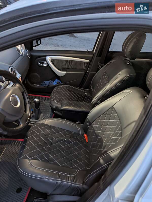 Седан Dacia Logan 2010 в Полтаве