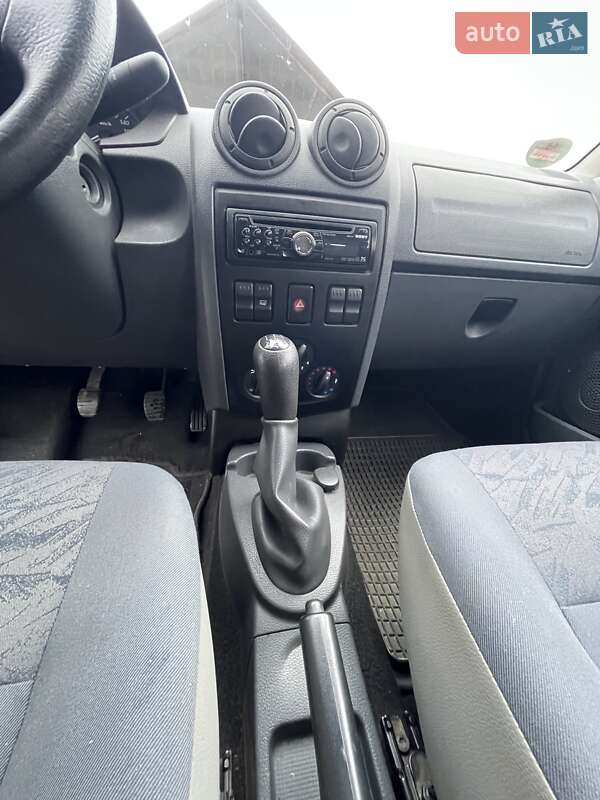 Седан Dacia Logan 2009 в Кривом Роге